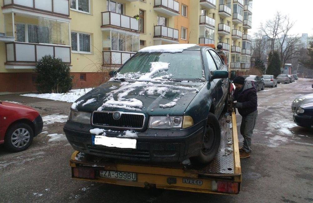 Mesto odťahuje staré autovraky aj v roku 2018, foto 1