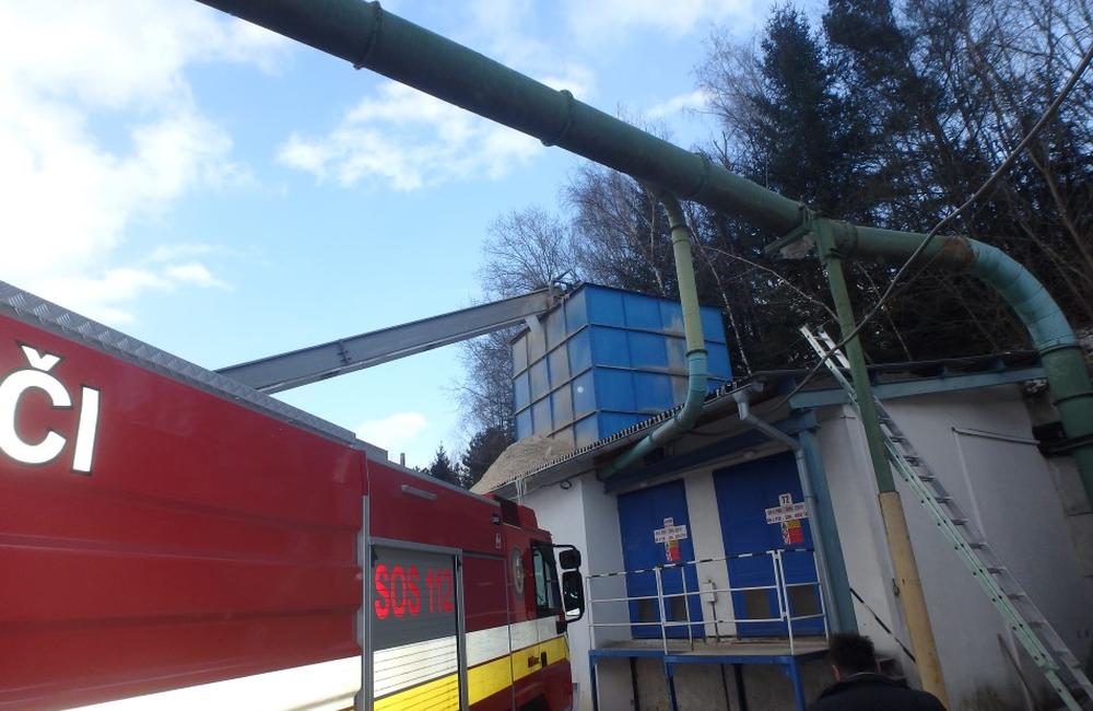 Požiar vo firme Drevomax Rajecké Teplice 24.2.2018, foto 1
