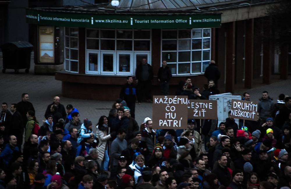 FOTO: Pochod Postavme sa za slušné Slovensko v Žiline 9. marec 2018, foto 55