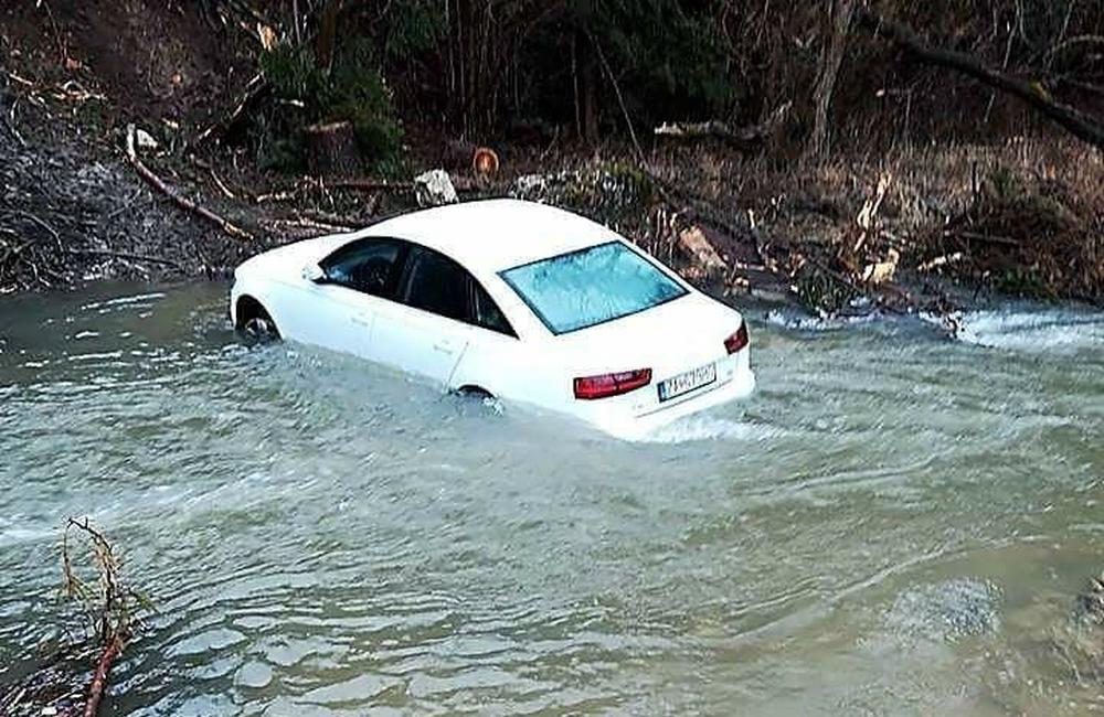 Osobné auto značky Audi v Rajčanke pri Rajeckej Lesnej, foto 3
