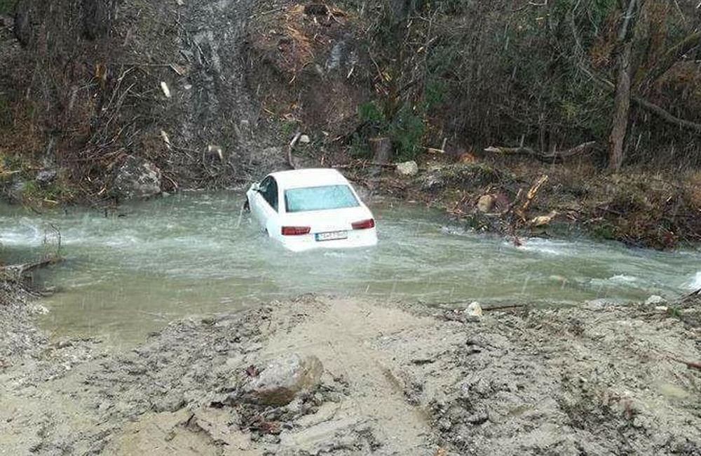 Osobné auto značky Audi v Rajčanke pri Rajeckej Lesnej, foto 4