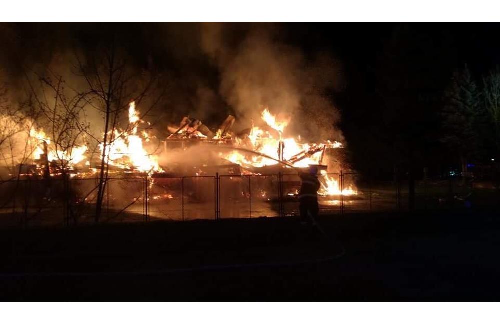 AKTUÁLNE: Žilinskí hasiči zasahujú pri veľkom požiari v Považskej Bystrici, foto 1