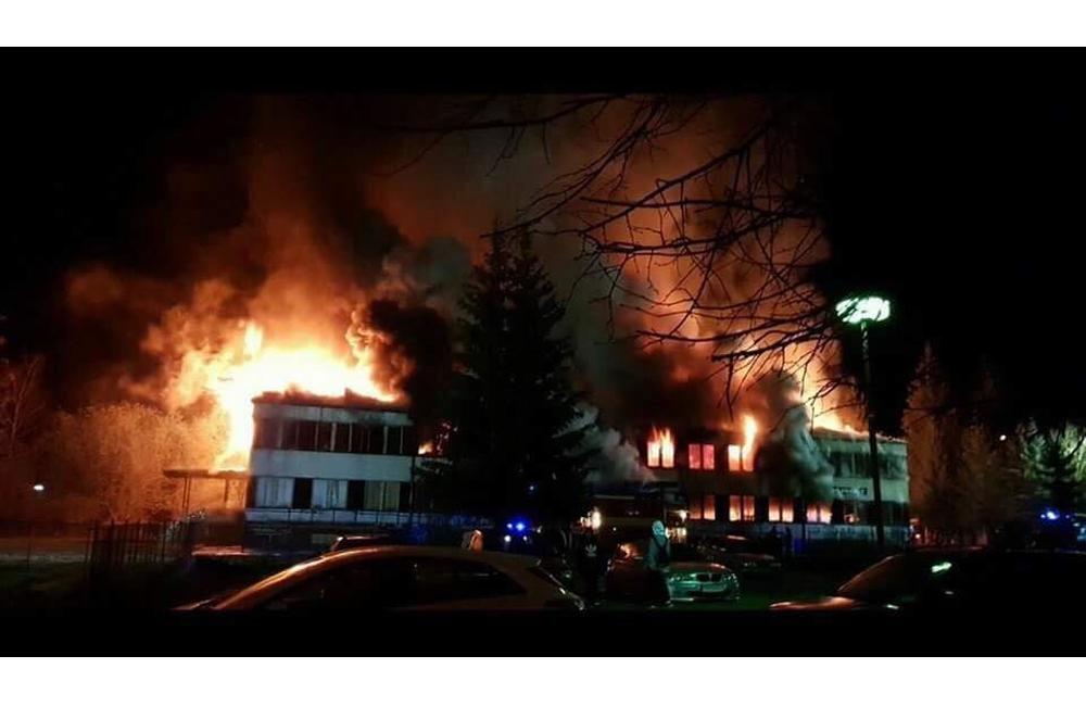 AKTUÁLNE: Žilinskí hasiči zasahujú pri veľkom požiari v Považskej Bystrici, foto 2