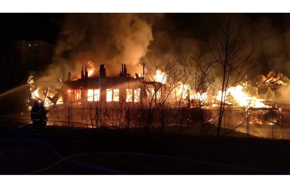 AKTUÁLNE: Žilinskí hasiči zasahujú pri veľkom požiari v Považskej Bystrici, foto 3