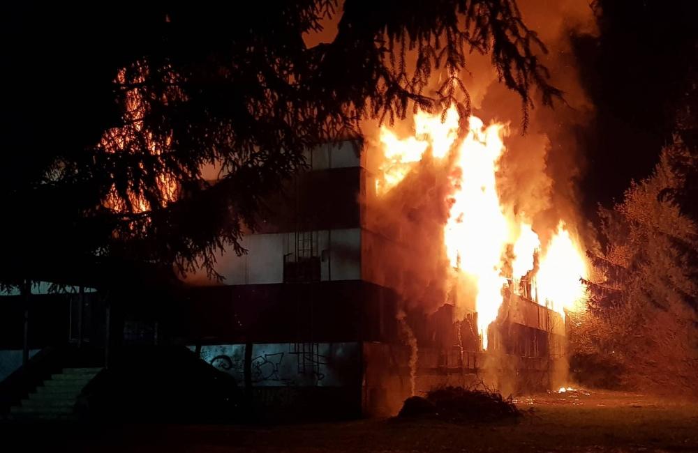 AKTUÁLNE: Žilinskí hasiči zasahujú pri veľkom požiari v Považskej Bystrici, foto 8