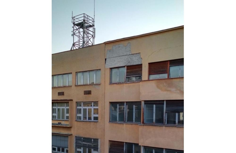 Padajúca omietka z budovy bývalých elektrární v Žiline, foto 2