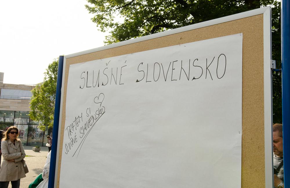 FOTO: Piatykrát vyšli Žilinčania do ulíc Za slušné Slovensko v predvečer plánovanej svadby , foto 16