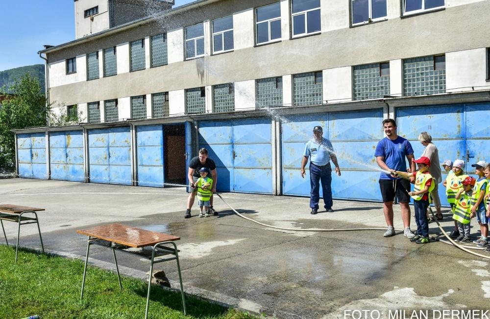 Hasiči priblížili svoju prácu takmer 250 deťom, ktoré prišli na DOD v SOŠ požiarnej ochrany v Žiline, foto 15