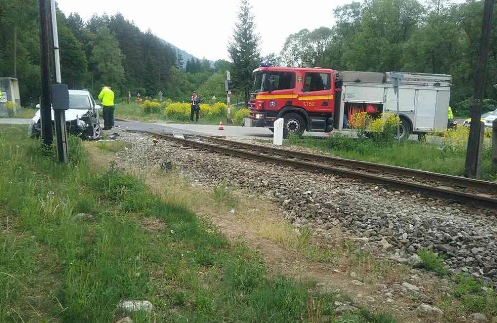 Dopravná nehoda vlaku a osobného auta v obci Porúbka - 15.5.2018, foto 3