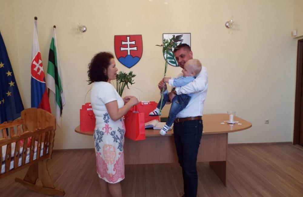 Obec Hôrky uvítala do života novonarodené ratolesti počas slávnostného programu, foto 11