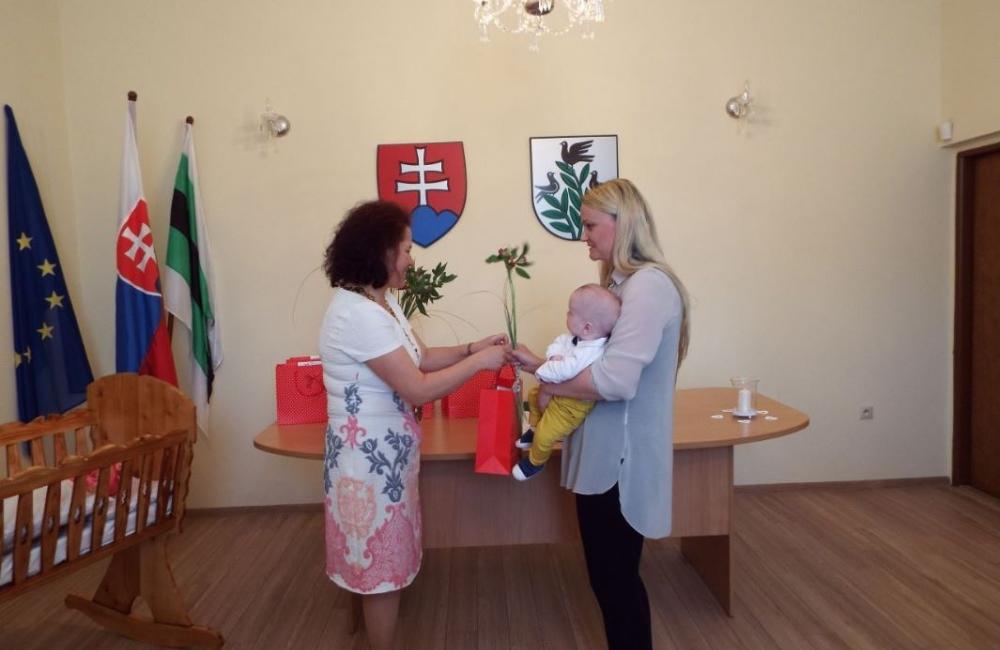 Obec Hôrky uvítala do života novonarodené ratolesti počas slávnostného programu, foto 10