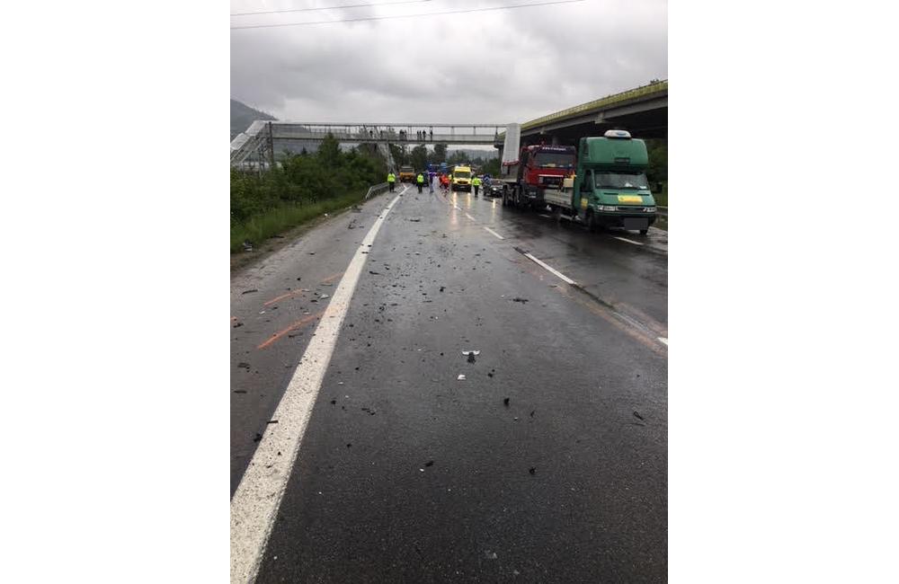 Dopravná nehoda na ceste I/61 pri obci Horný Hričov, foto 4