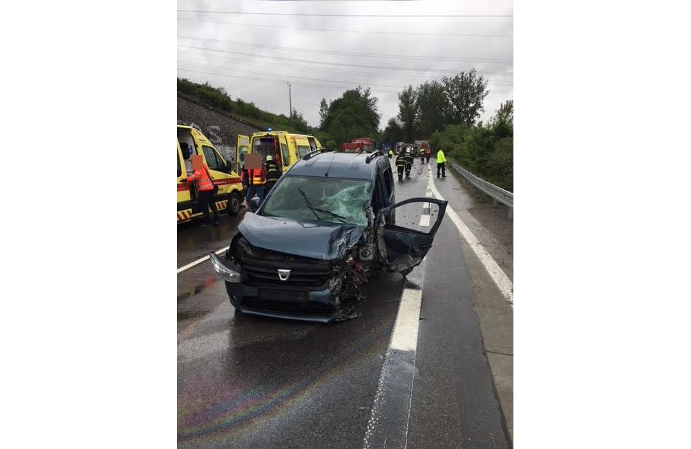 Dopravná nehoda na ceste I/61 pri obci Horný Hričov, foto 5