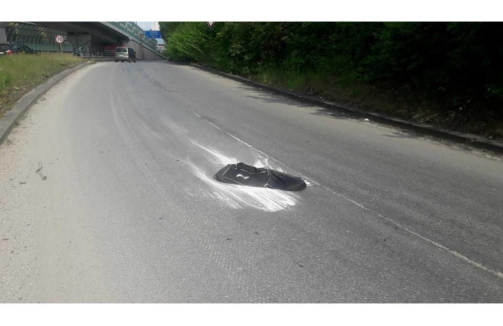 Neznáma chemická látka na ceste v Žiline - 22.5.2018, foto 1