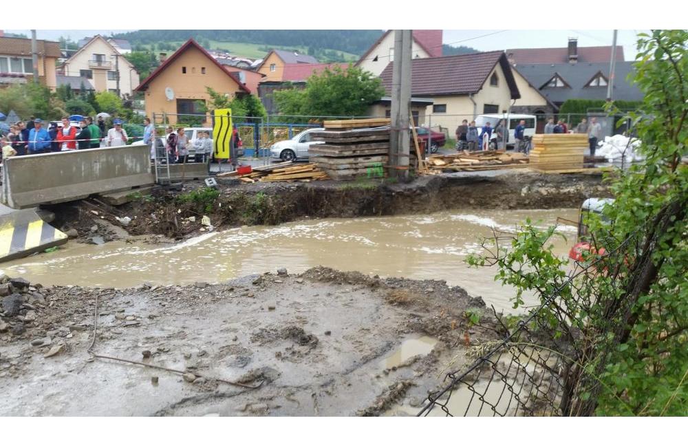 FOTO: Veľká voda strhla na Kysuciach most, obec Lodno je odrezaná od sveta, foto 1