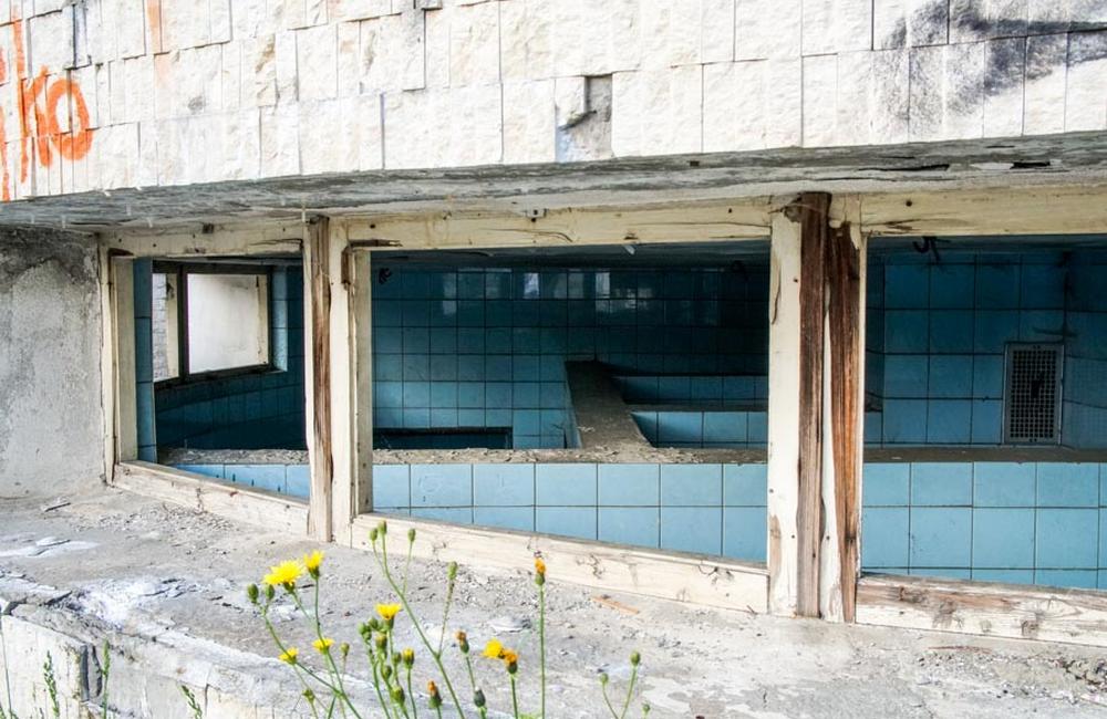 Schátrané bývalé verejné toalety na Nešporovej ulici v Žiline, foto 5