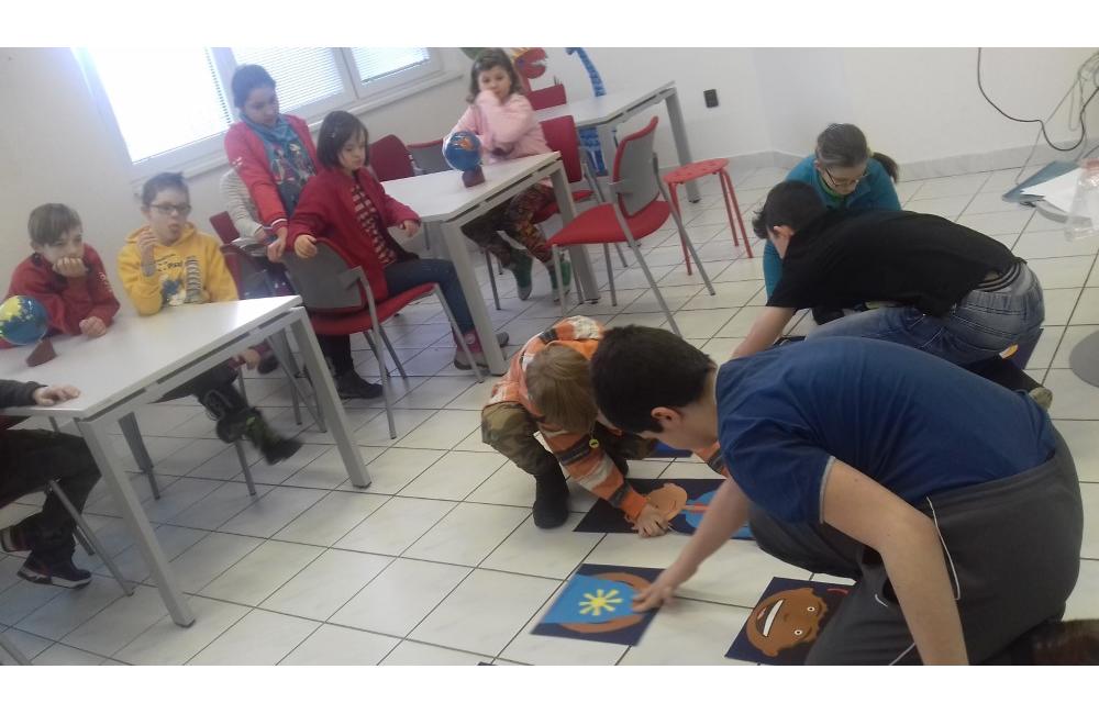 Deti zo špeciálnej školy J. Vojtaššáka navštevovali počas roka knižnicu a učili sa v nej, foto 3