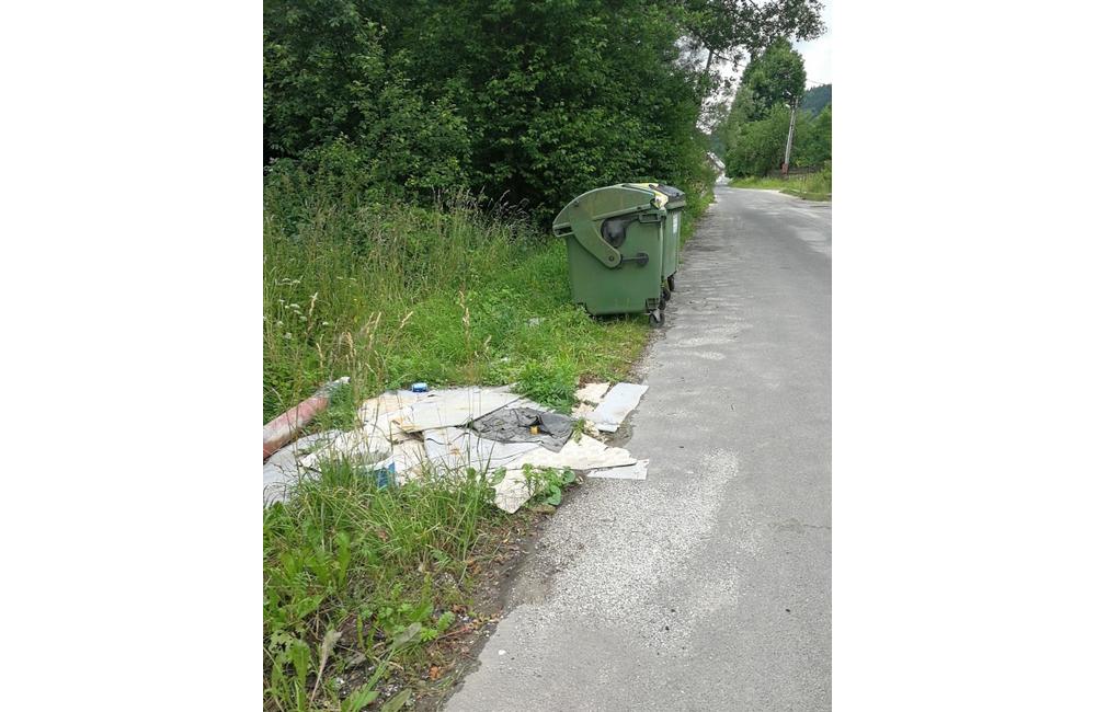 Neporiadok okolo smetných košov v Dlhom Poli, foto 4