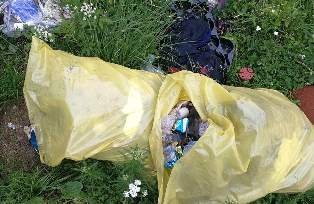 Neporiadok okolo smetných košov v Dlhom Poli, foto 5