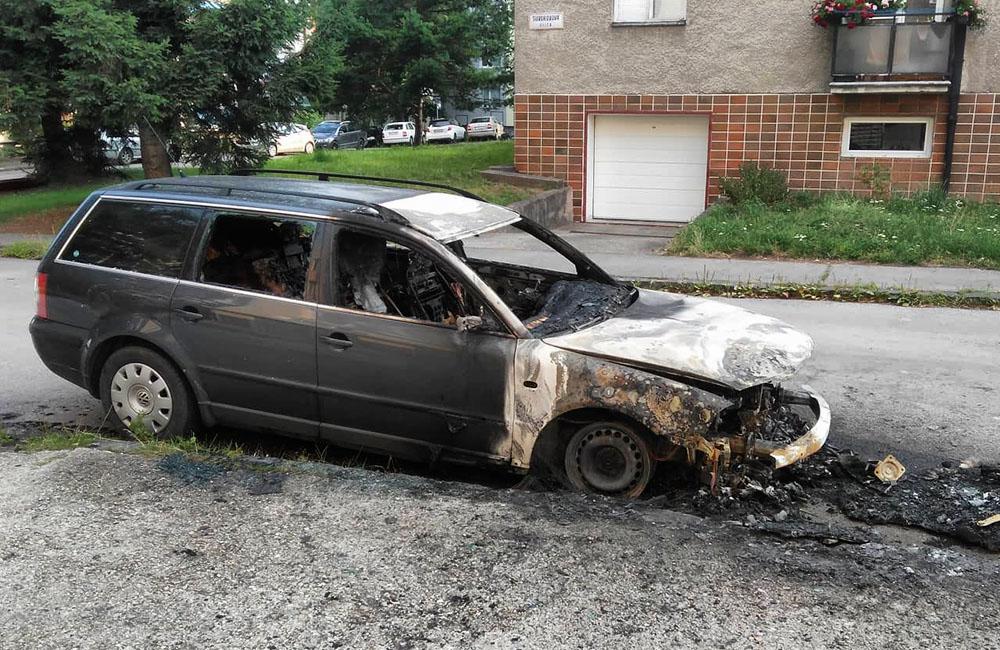 FOTO: Na Suvorovovej ulici v Žiline ráno horelo osobné auto, foto 3
