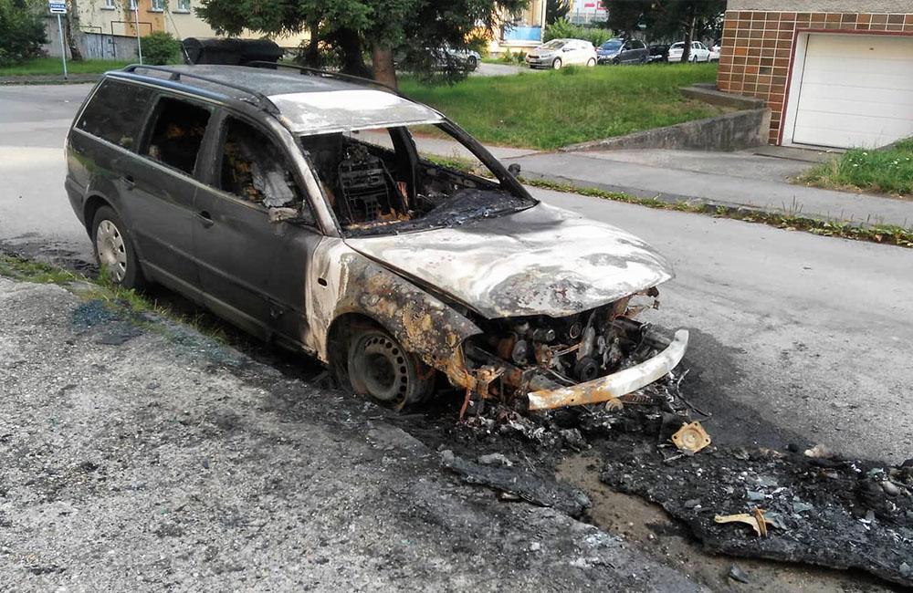 FOTO: Na Suvorovovej ulici v Žiline ráno horelo osobné auto, foto 4