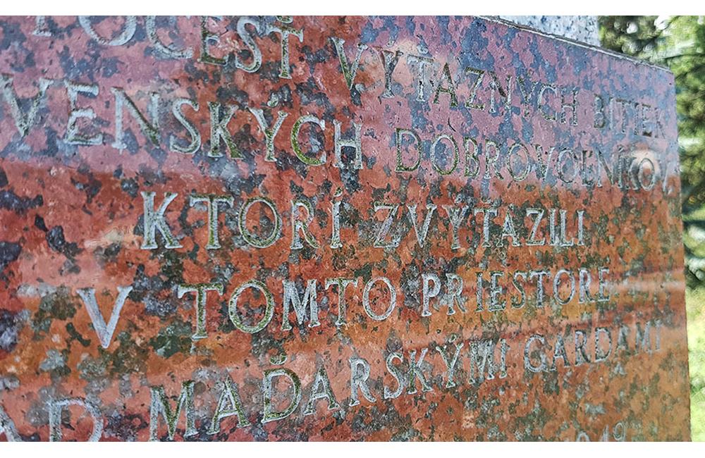 Gramatické chyby na pamätnej tabuli v mestskej časti Budatín, foto 2