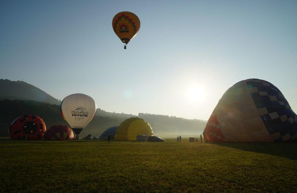 FOTO: Rajecká balónová fiesta štartovala dnes ráno pri Žiline, foto 7
