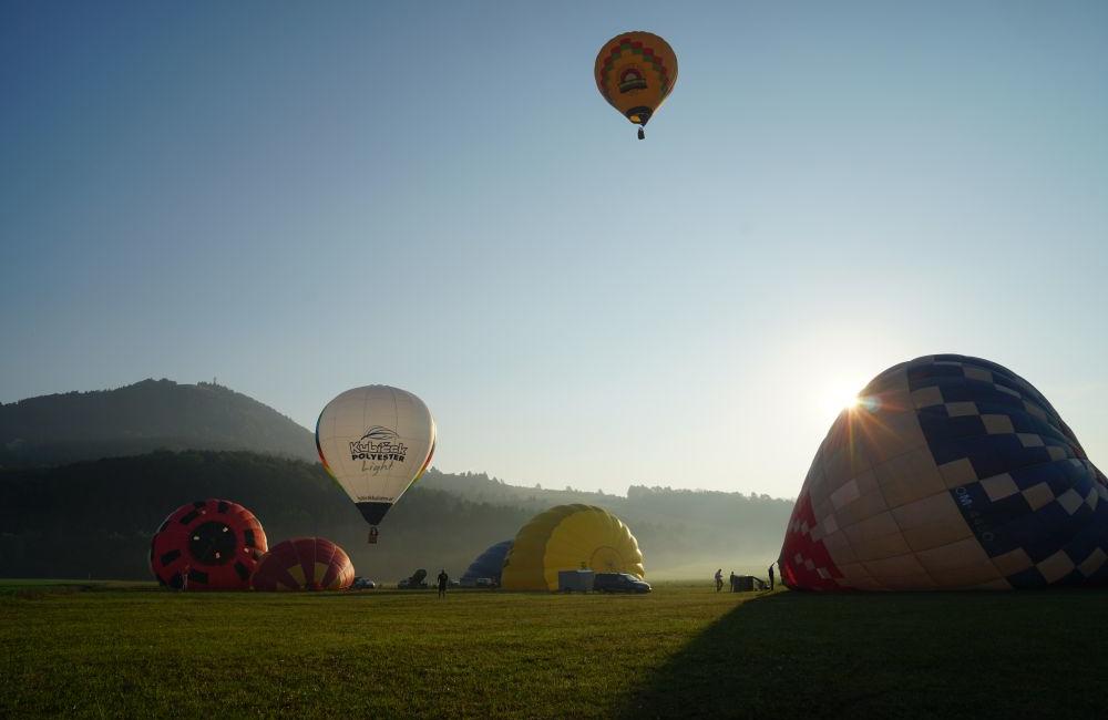FOTO: Rajecká balónová fiesta štartovala dnes ráno pri Žiline, foto 8