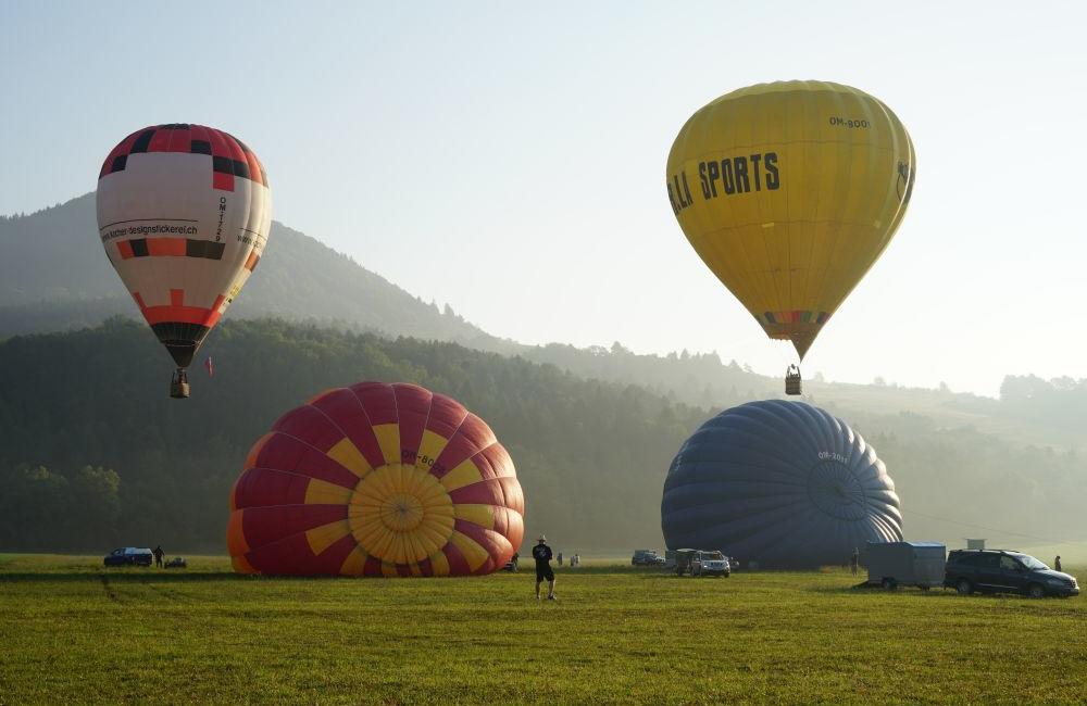FOTO: Rajecká balónová fiesta štartovala dnes ráno pri Žiline, foto 13