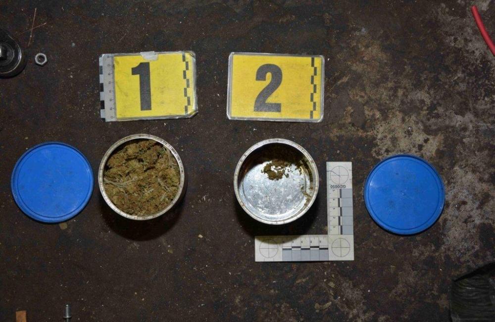 Kriminalisti zadržali v Žiline 34-ročného muža, ktorý mal obchodovať s drogami, foto 4