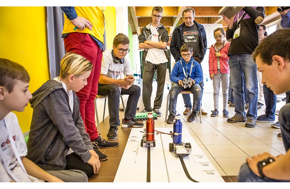 Súťaž v robotike RoboRAVE a festival vedy a techniky AMAVET na Žilinskej univerzite, foto 1