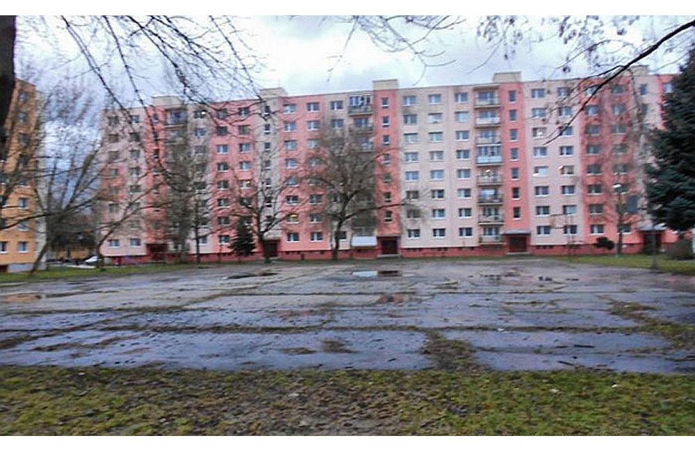 Premena betónovo-asfaltovej plochy na sad na sídlisku Vlčince, foto 4