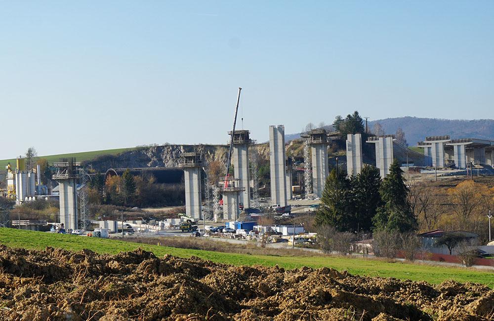 FOTO: Stav prác na stavbe diaľnice D1 a diaľničného privádzača 6.11.2018, foto 7