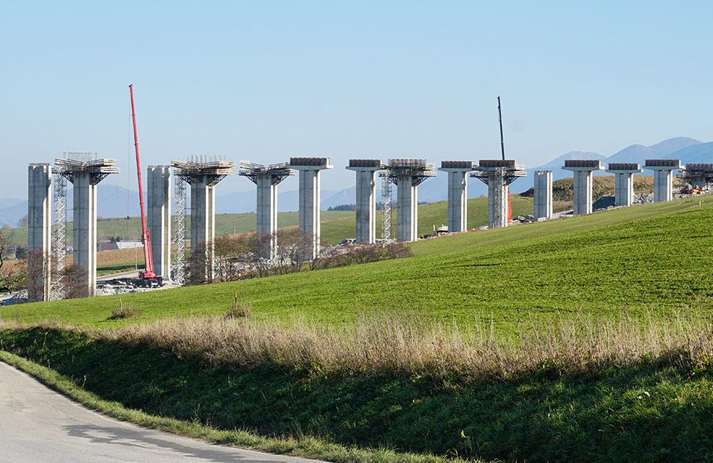 FOTO: Stav prác na stavbe diaľnice D1 a diaľničného privádzača 6.11.2018, foto 1