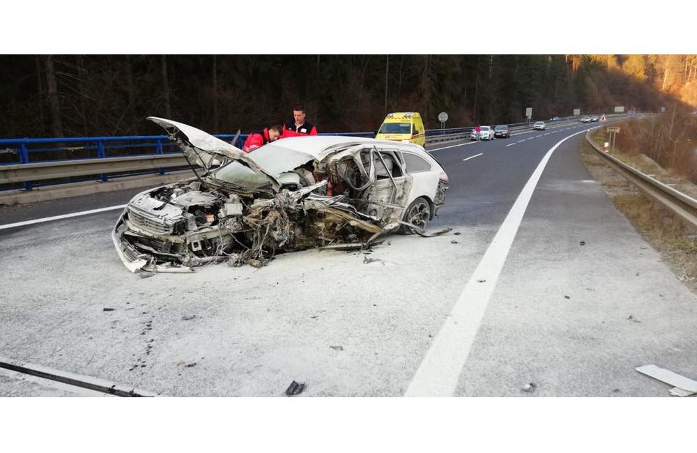 Dopravná nehoda kamióna a osobného auta na Orave 10.11.2018, foto 6