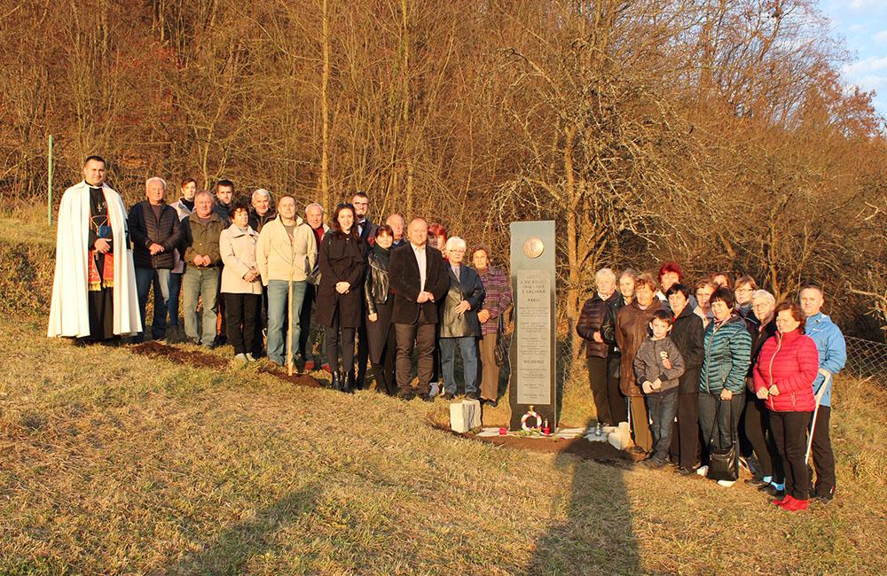 Odhalenie Pamätníka obetiam 1. svetovej vojny v obci Lalinok, foto 2