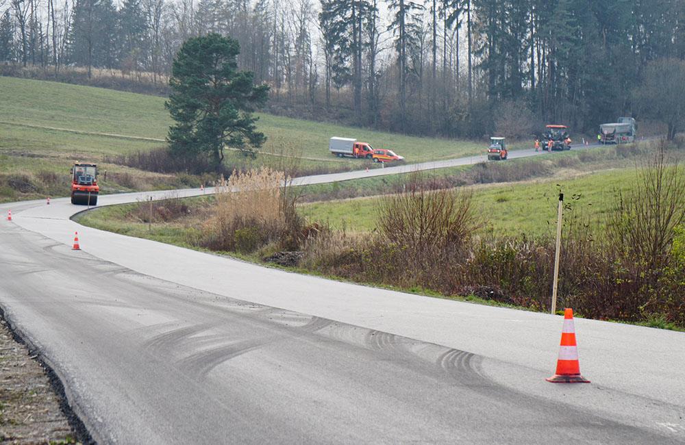 FOTO: Hôrecká cesta má od dnes nový asfaltový koberec, foto 3