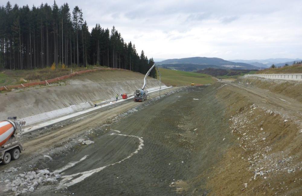 NDS zverejnila októbrové fotografie z výstavby úseku D1 Lietavská Lúčka - Višňové, foto 4