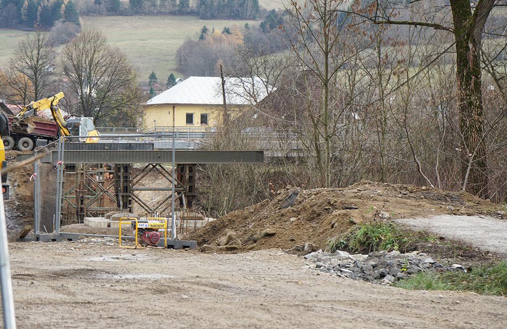 FOTO: Práce na stavbe novej lávky v mestskej časti Vranie, foto 2