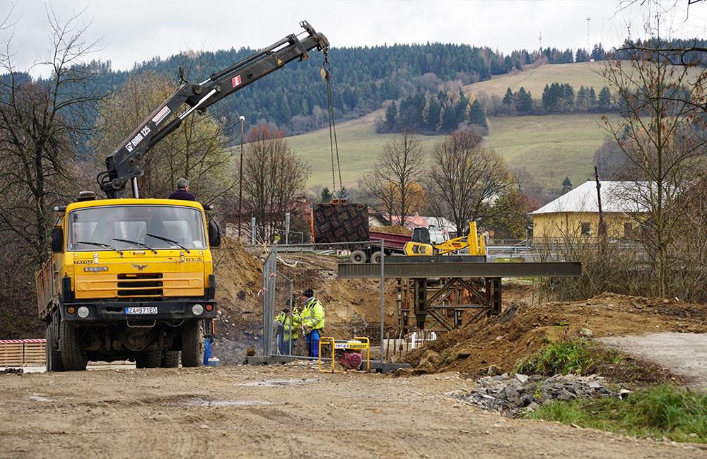 FOTO: Práce na stavbe novej lávky v mestskej časti Vranie, foto 4
