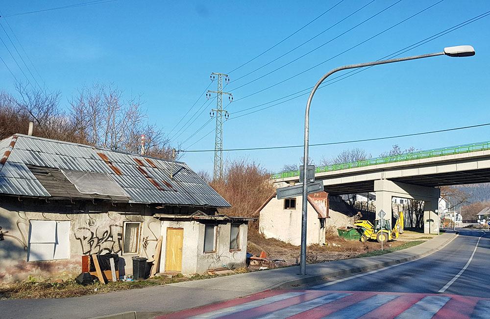 FOTO: Na Rosinskej ceste bol zbúraný prvý z dvojice opustených domov, foto 3