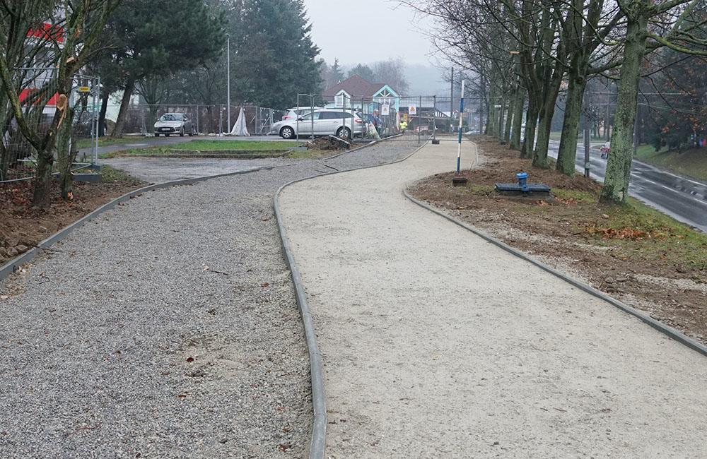 FOTO: Výstavba chodníka a cyklochodníka na sídlisku Solinky, foto 4