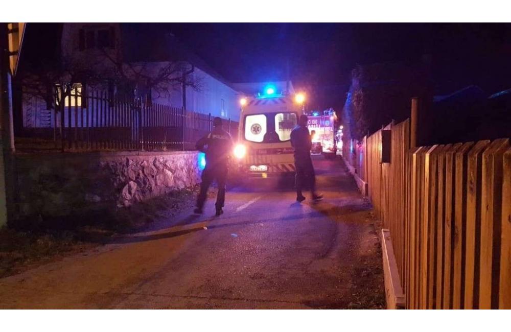 AKTUÁLNE: V rodinnom dome v Trnovom došlo k výbuchu, zasahujú všetky záchranné zložky, foto 1