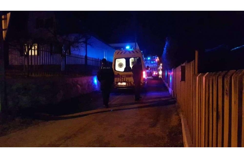 AKTUÁLNE: V rodinnom dome v Trnovom došlo k výbuchu, zasahujú všetky záchranné zložky, foto 3