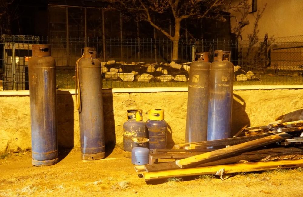 AKTUÁLNE: V rodinnom dome v Trnovom došlo k výbuchu, zasahujú všetky záchranné zložky, foto 6