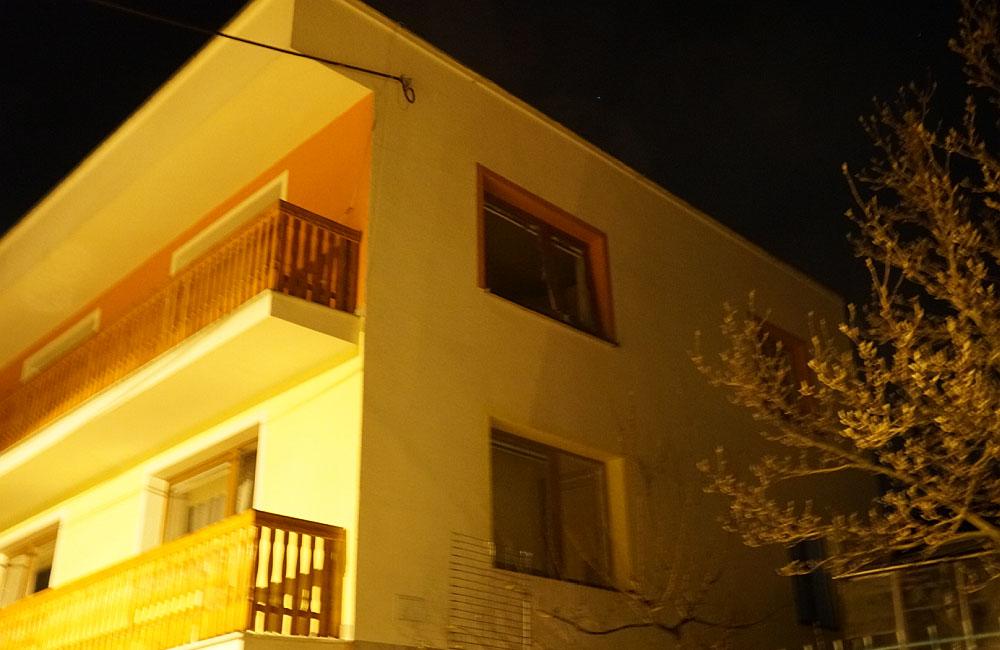 AKTUÁLNE: V rodinnom dome v Trnovom došlo k výbuchu, zasahujú všetky záchranné zložky, foto 8