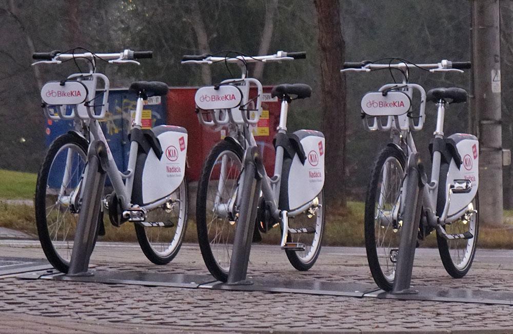 FOTO: V meste sú inštalované prvé bicykle pre bikesharing , foto 2