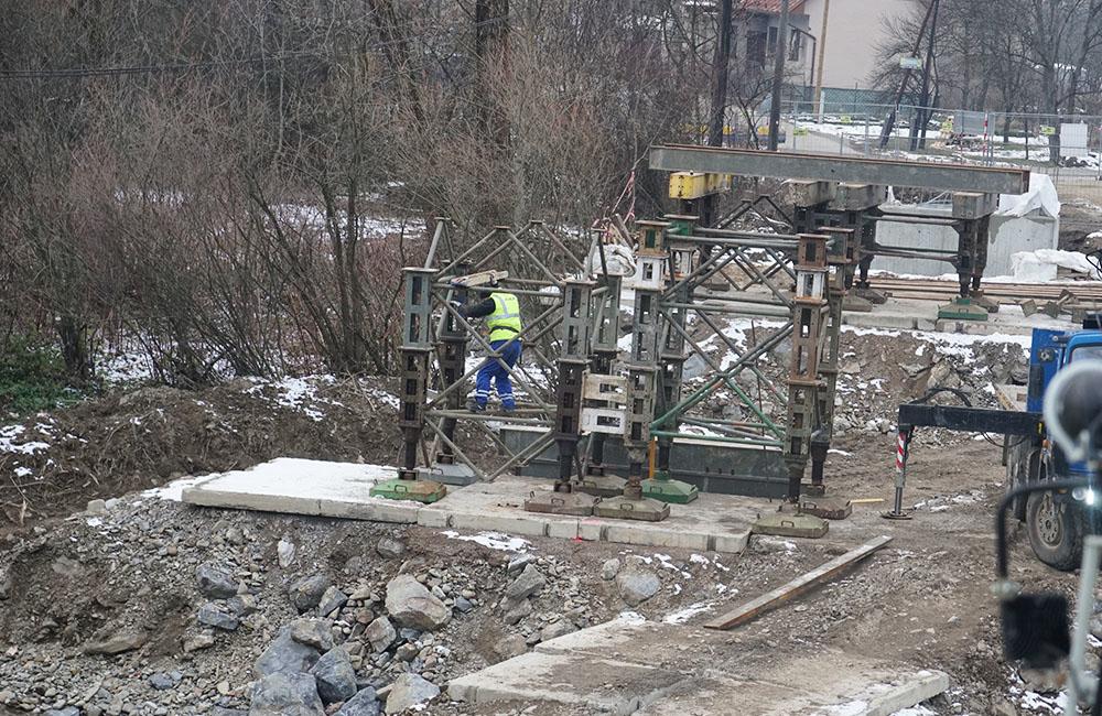 FOTO: Práce na stavbe novej lávky v mestskej časti Vranie, foto 11