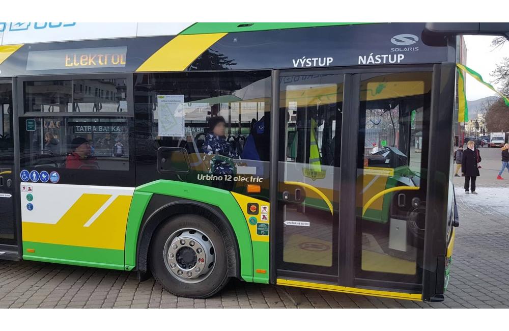 FOTO: Na Námestí Andreja Hlinku boli slávnostne odovzdané dva nové elektrobusy, foto 10