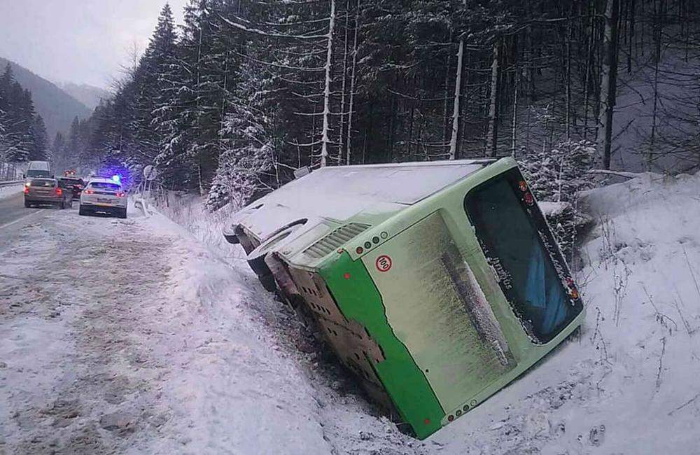 Dopravná nehoda autobusu - Ružomberok, Donovaly 3.1.2019, foto 1